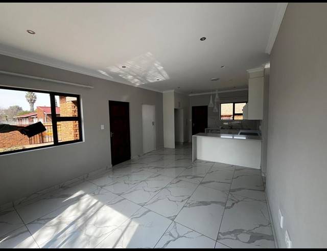 3 BEDROOM HOUSE FOR SALE IN DERSLEY